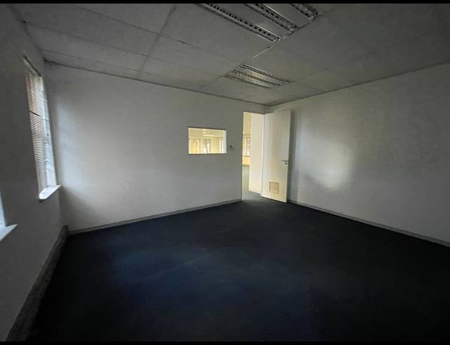1,473M² OFFICE FOR SALE IN RIVONIA